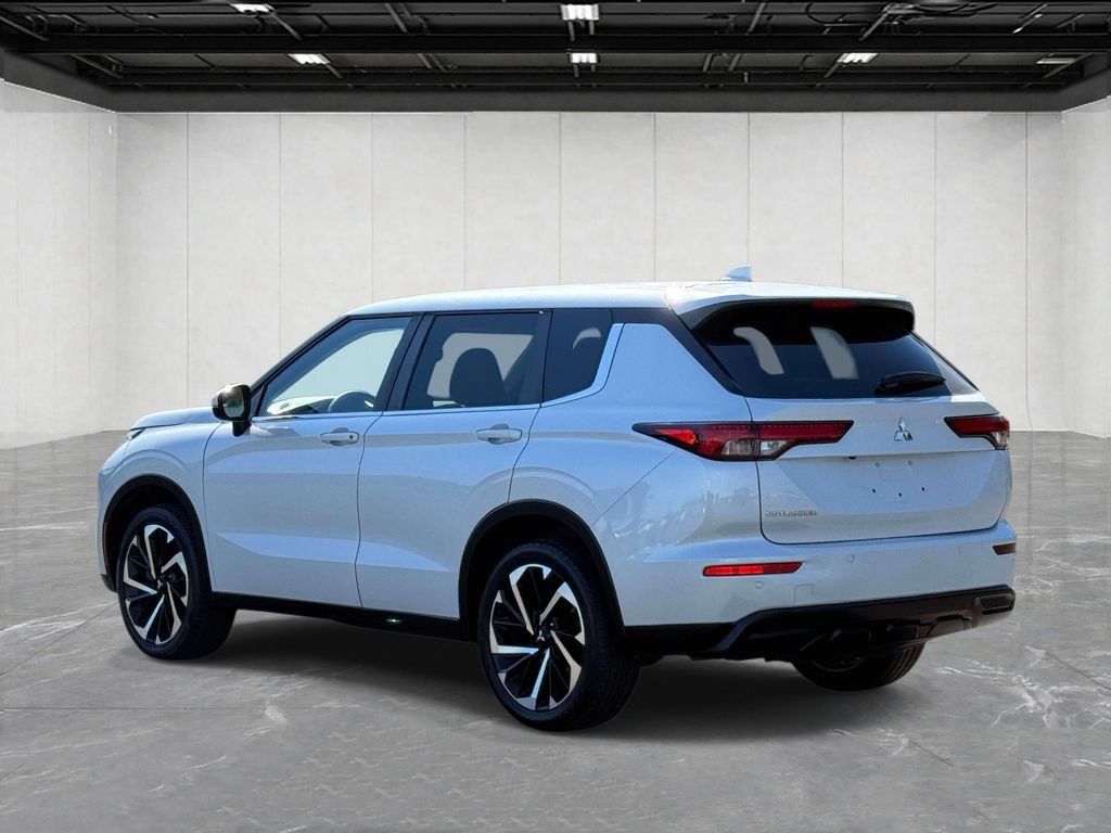Used 2022 Mitsubishi Outlander ES AWD/4WD image 4