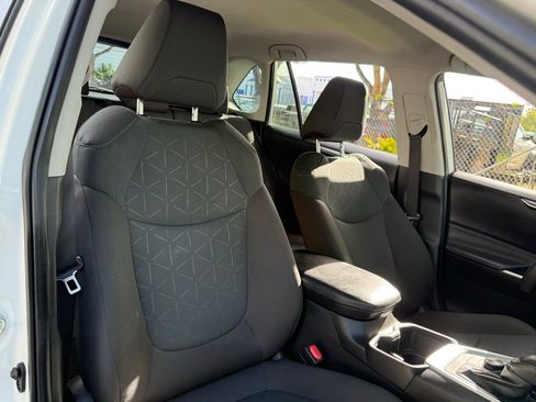 Used 2024 Toyota RAV4 XLE AWD/4WD image 39