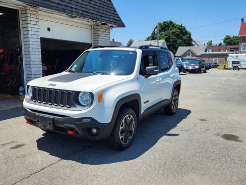 Used 2016 Jeep Renegade Trailhawk w/ Premium Trailhawk Package AWD/4WD image 4
