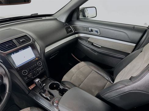 Used 2017 Ford Explorer XLT w/ Equipment Group 202A image 25