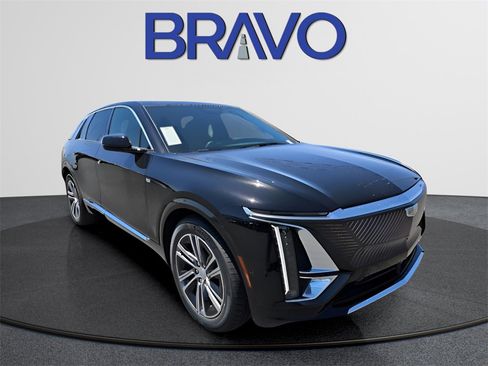 New 2024 Cadillac Lyriq Luxury image 25
