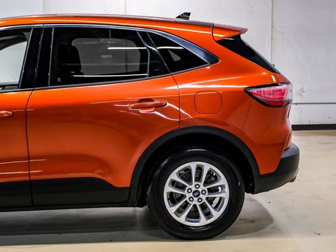 Used 2020 Ford Escape SE FWD image 13