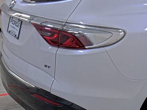 Used 2022 Buick Enclave Essence w/ Experience Buick Package image 13