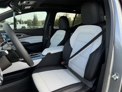 New 2026 Chevrolet Equinox EV LT image 19