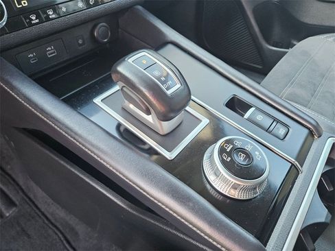 Used 2024 Mitsubishi Outlander SE image 25