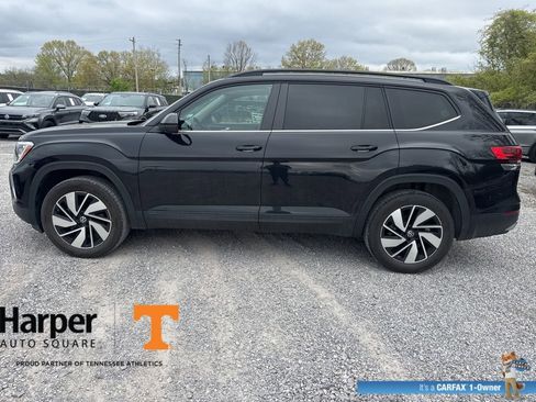 Used 2024 Volkswagen Atlas SE image 2