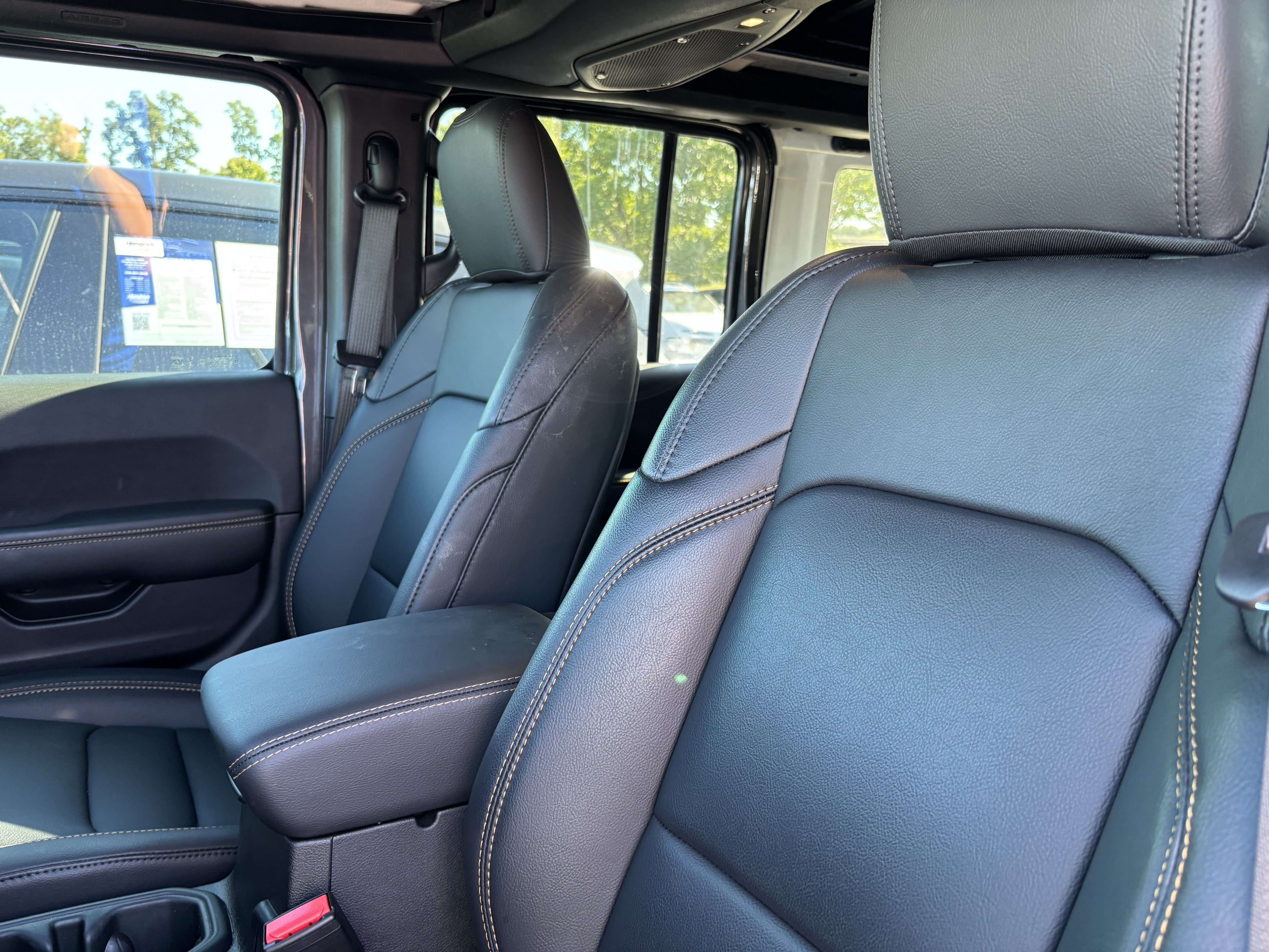 Used 2026 Jeep Wrangler Unlimited Sahara AWD/4WD image 17