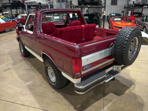 Used 1990 Ford Bronco XLT 2dr 4WD SUV image 15