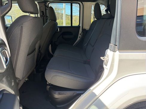 Used 2024 Jeep Wrangler Unlimited w/ Convenience Group AWD/4WD image 19