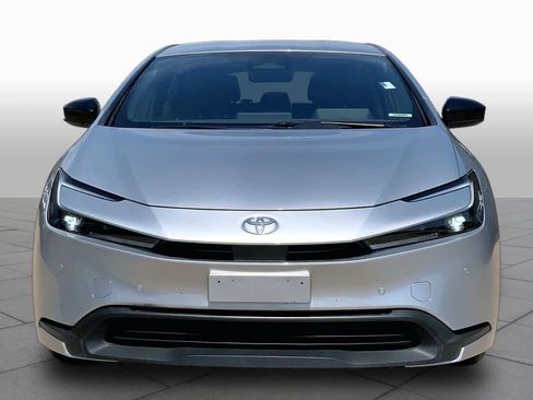 Used 2024 Toyota Prius LE FWD image 3