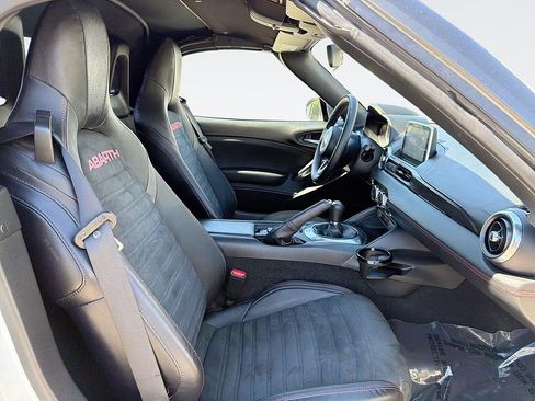 Used 2019 FIAT 124 Spider Abarth RWD image 26