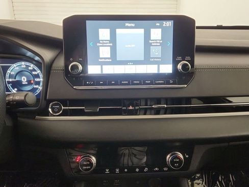 Used 2024 Mitsubishi Outlander SE image 12