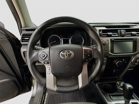Used 2018 Toyota 4Runner SR5 Premium image 11