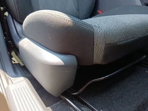 Used 2024 Nissan Rogue SV FWD image 31