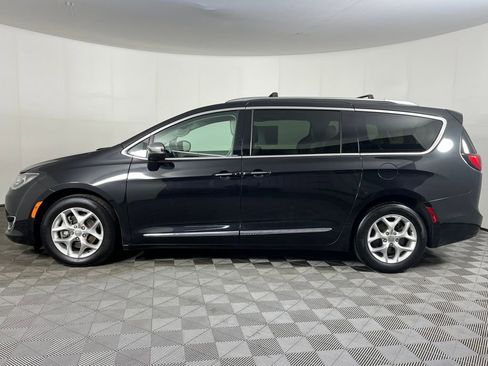 Used 2020 Chrysler Pacifica Limited image 9