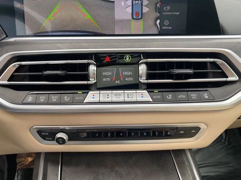 Used 2022 BMW X7 xDrive40i w/ Luxury Seating Package image 25