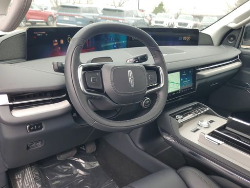 New 2026 Lincoln Navigator L Reserve AWD/4WD image 14