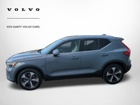 Used 2023 Volvo XC40 B5 Plus w/ Driver Assist Package image 7