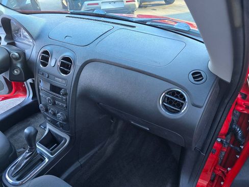 Used 2010 Chevrolet HHR LT FWD image 11