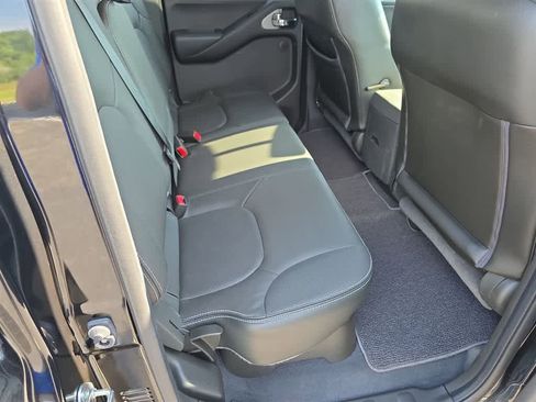 Used 2020 Nissan Frontier PRO-4X w/ Pro-4x Utility Package AWD/4WD image 12