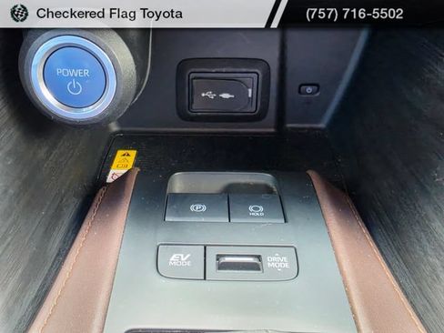 Used 2021 Toyota Venza Limited w/ Carpet Mat Package (TMS) AWD/4WD image 17