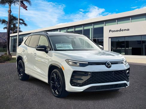 New 2026 Volkswagen Tiguan SE R-Line FWD image 1