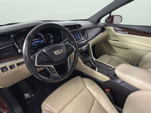 Used 2018 Cadillac XT5 Luxury w/ Driver Awareness Package image 18