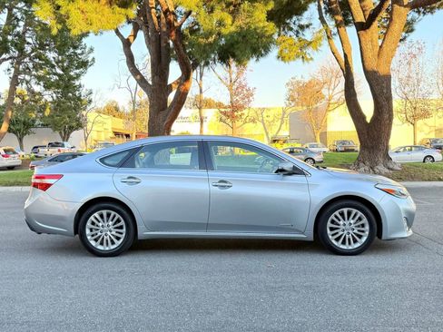 Used 2015 Toyota Avalon Limited image 2