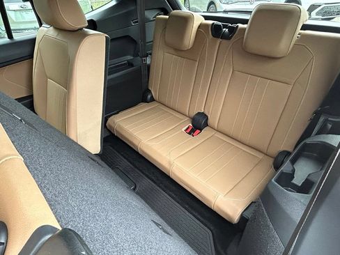 Certified 2023 Volkswagen Tiguan SE FWD image 45