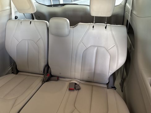 Used 2017 Chrysler Pacifica Touring-L Plus w/ Advanced Safetytec Group FWD image 31
