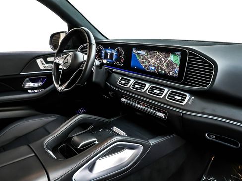 Certified 2025 Mercedes-Benz GLE 450e 4MATIC w/ Winter Package image 17