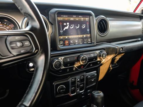 Used 2021 Jeep Gladiator Sport AWD/4WD image 23