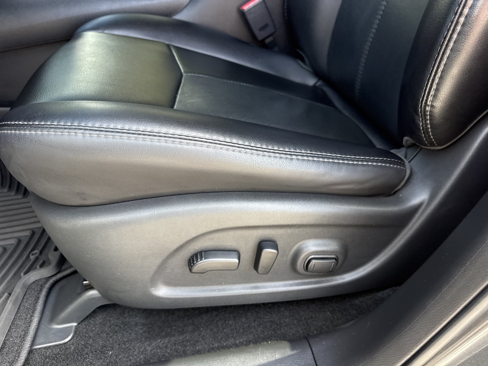 Used 2019 Nissan Pathfinder SL FWD image 20