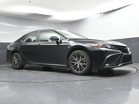 Used 2024 Toyota Camry SE w/ Convenience Package image 25