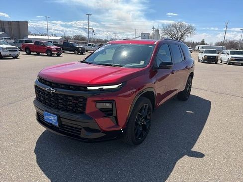 Used 2024 Chevrolet Traverse RS image 4