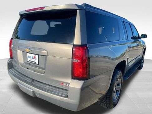 Used 2017 Chevrolet Suburban LT image 9