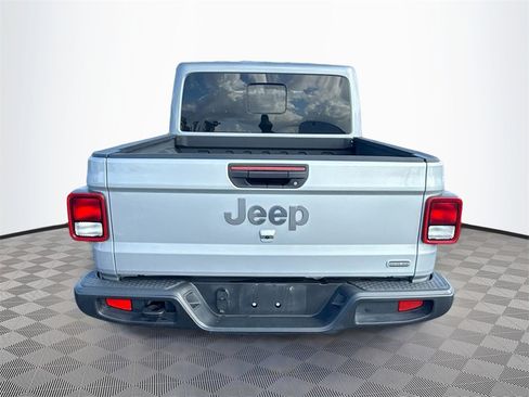 Used 2023 Jeep Gladiator Overland image 7
