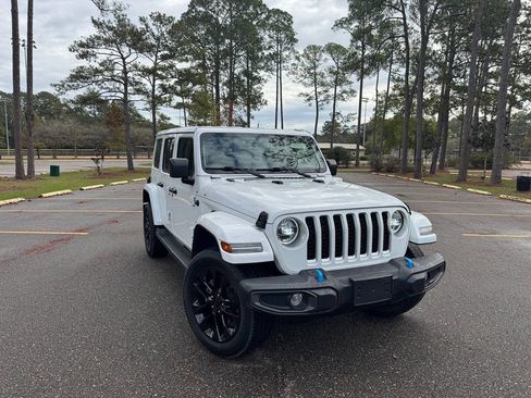 Used 2022 Jeep Wrangler Unlimited Sahara image 3