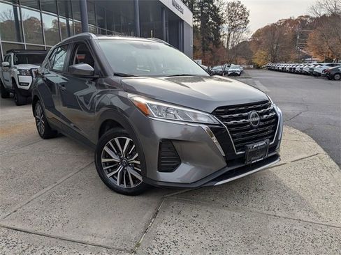 Certified 2023 Nissan Kicks SV image 1