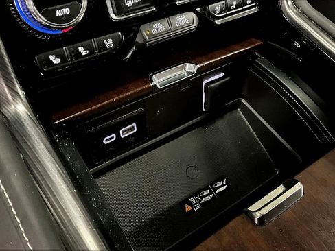 Used 2024 GMC Yukon XL Denali Ultimate image 16