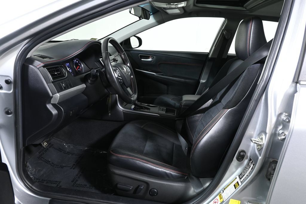 Used 2016 Toyota Camry XSE w/ Moonroof Package FWD image 3