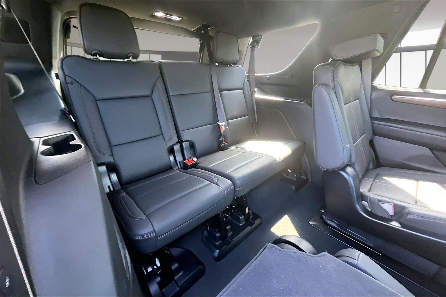 Used 2025 Chevrolet Tahoe High Country RWD image 28