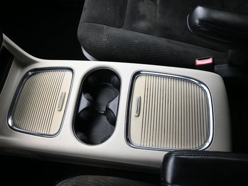 Used 2016 Dodge Grand Caravan SXT image 17