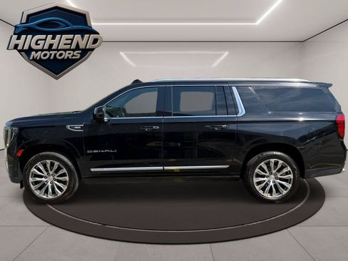 Used 2022 GMC Yukon XL Denali w/ Denali Ultimate Package AWD/4WD image 3