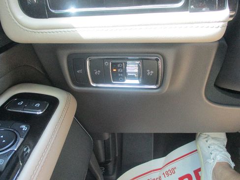 Used 2023 Lincoln Aviator Reserve w/ Elements Package Plus AWD/4WD image 16