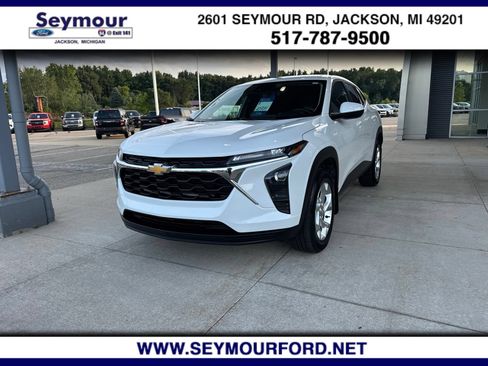 Used 2024 Chevrolet Trax LS w/ LS Convenience Package FWD image 1