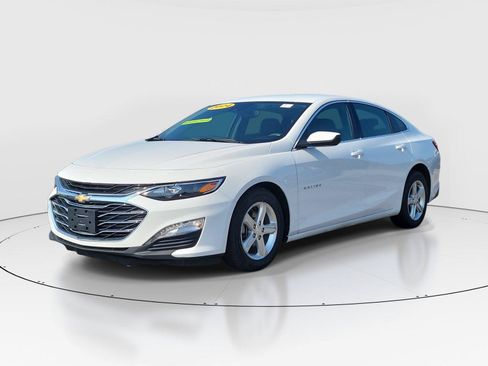 Used 2024 Chevrolet Malibu LT FWD image 2