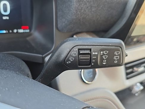 Used 2025 Ford Explorer Active w/ Active Comfort Package image 25