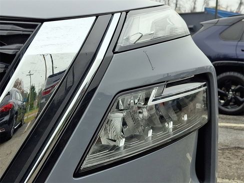 Used 2022 Nissan Rogue SL w/ SL Premium Package image 9