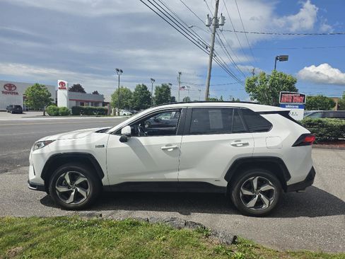 Used 2021 Toyota RAV4 SE w/ Weather & Moonroof Package AWD/4WD image 6